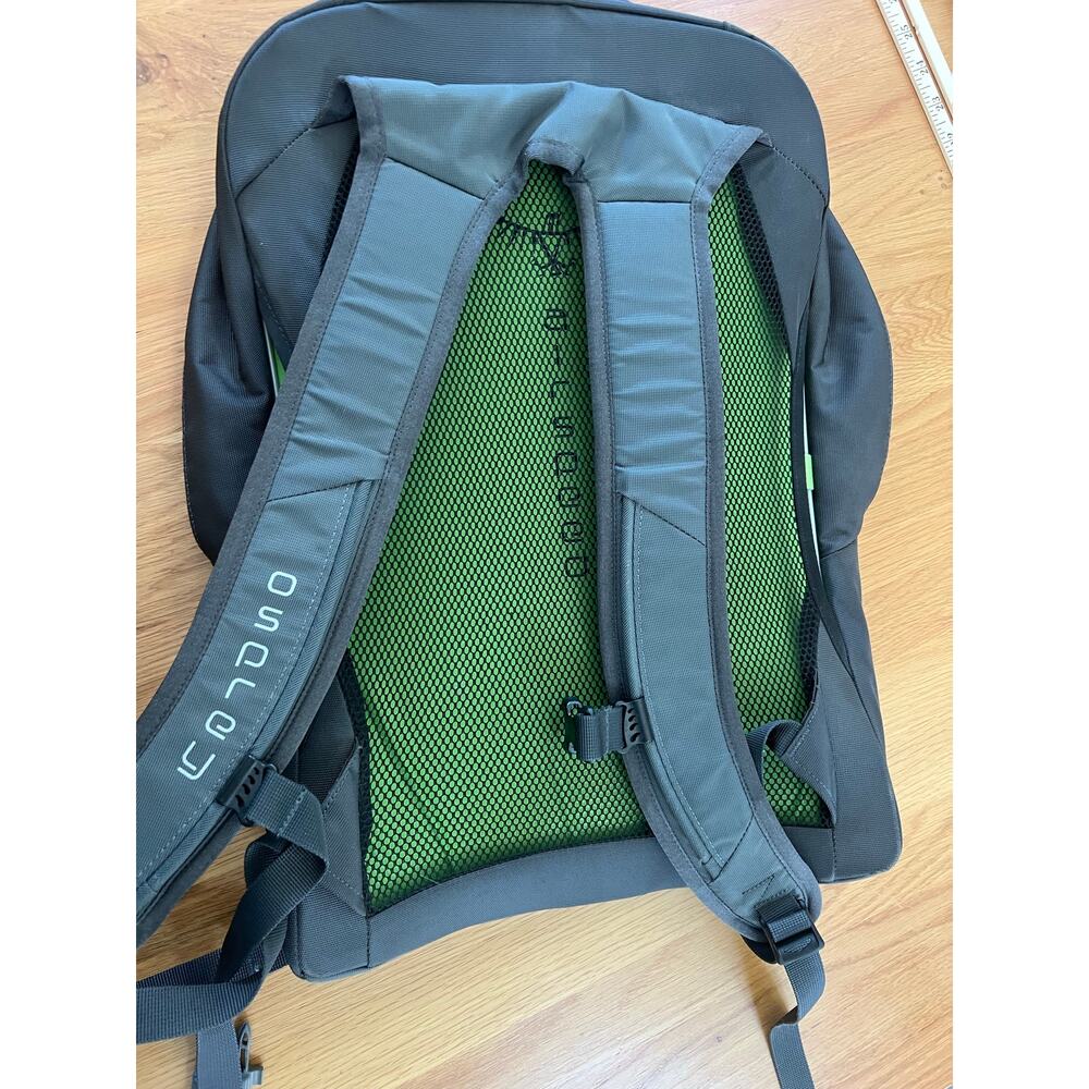 Osprey Meridian Detachable Day Pack Backpack Very Nice Camping Travel - Picture 7 of 8
